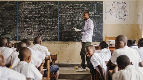 Giornata degli insegnanti. Unicef: basta ipoteche sul futuro dei bambini