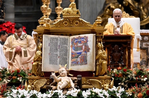 Messa della notte di Natale, Leone XIV: non c’è spazio per Dio se non c’è per l’uomo