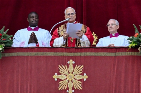 Urbi et Orbi, il Papa: la pace è responsabilità comune, non lasciarsi vincere dall’indifferenza