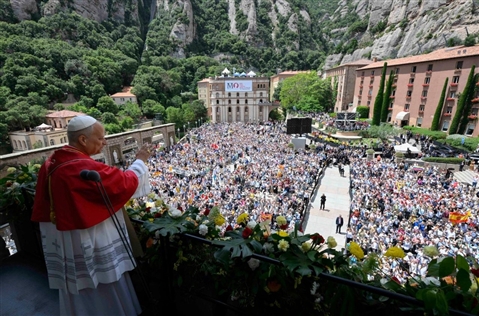 Leone XIV davanti alla Vergine di Montserrat: l’odio lasci il posto alla speranza e alla pace