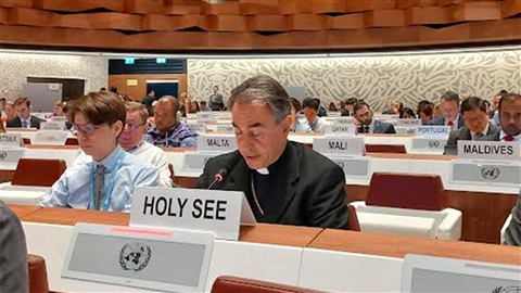 Il Papa: accogliere la vita senza condizioni, non cadere nella cultura dello scarto