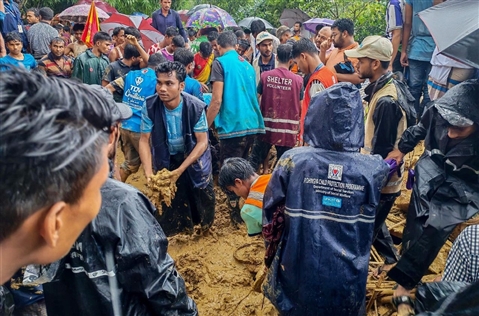 Medio Oriente, nuovi raid israeliani su Gaza: 9 morti, vittime anche fra i bambini