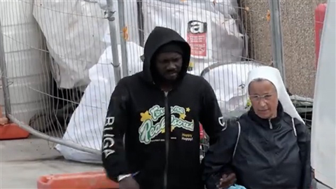 A Lampedusa la fraternità si fa accoglienza: le religiose in missione accanto ai migranti